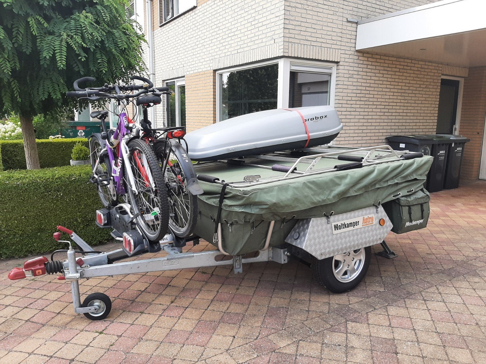 Holtkamper astro mét inventaris en 3-persoons bijzettent, Ophalen