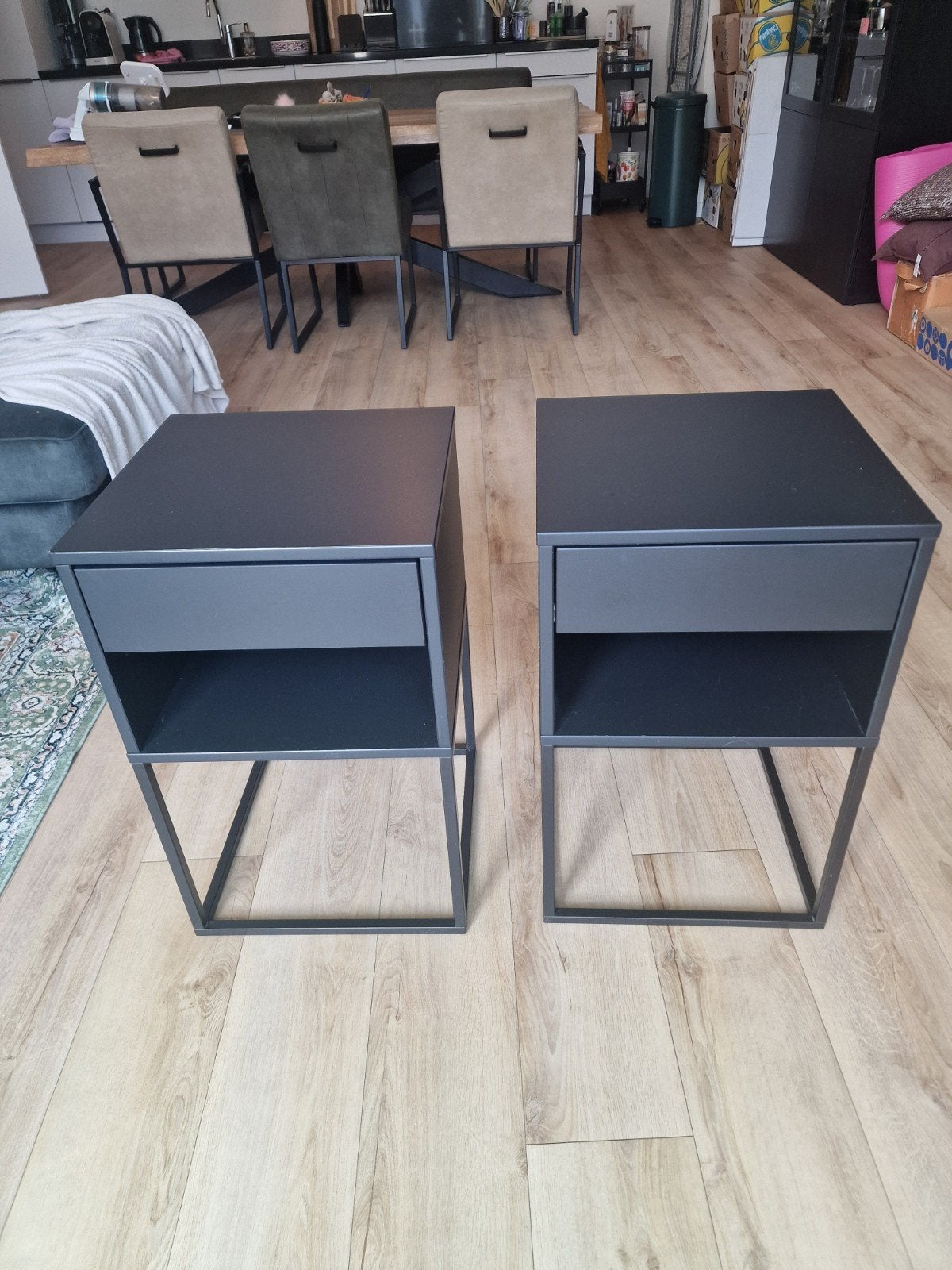2x ikea vikhammer nachtkastje zwart, Ophalen, Minder dan 55 cm, Gebruikt, Modern, Industrieel