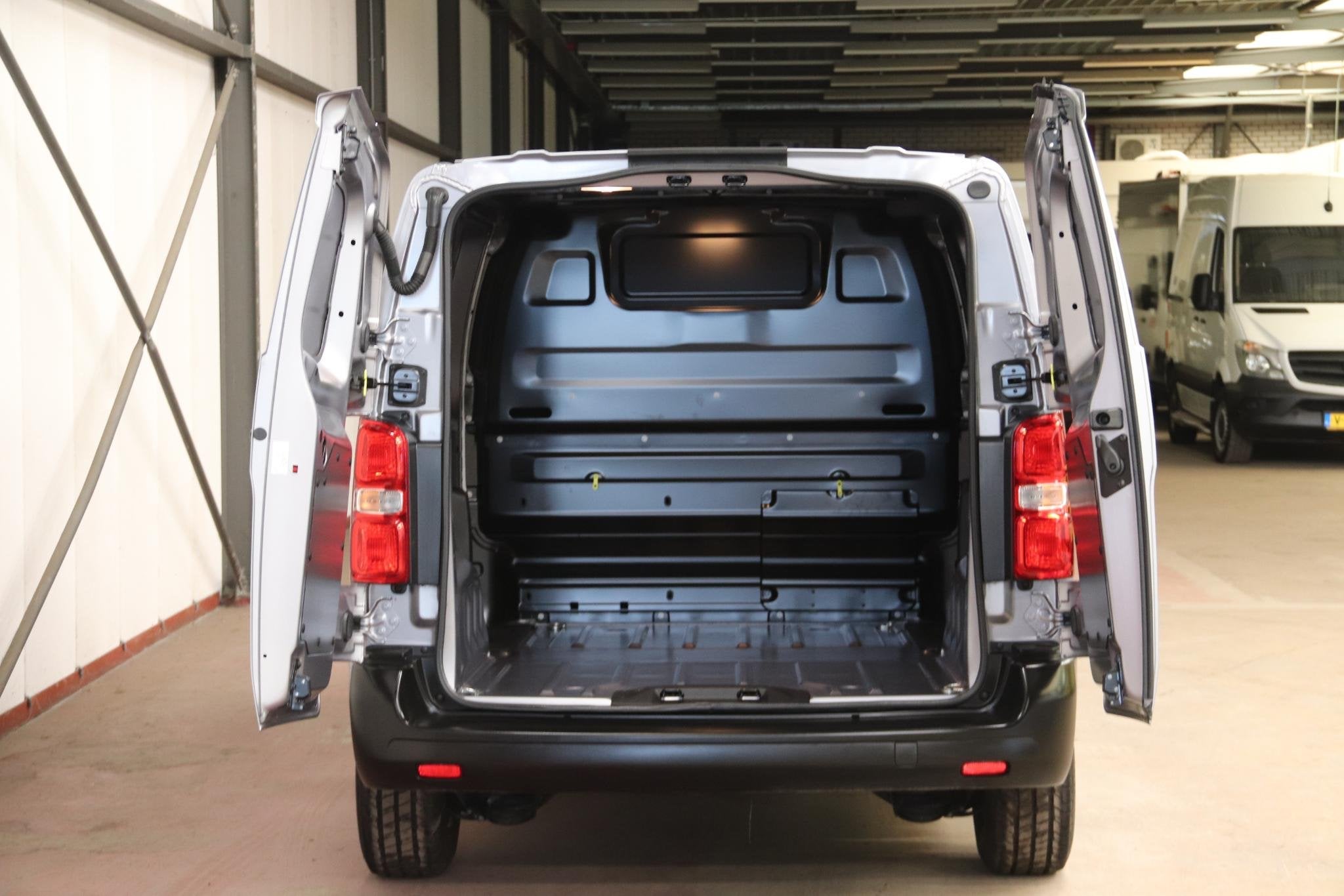 Fiat Scudo 1.5 MULTIJET 120PK COMPACT BUSINESS Fiat Scudo 1., Stof, Gebruikt, Euro 6, 4 cilinders
