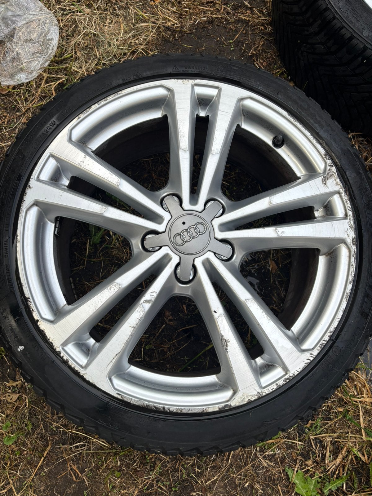 Originele Audi 18 inch velgen met banden – 225/40 R18, Ophalen, 18 inch, Banden en Velgen, Zomerbanden