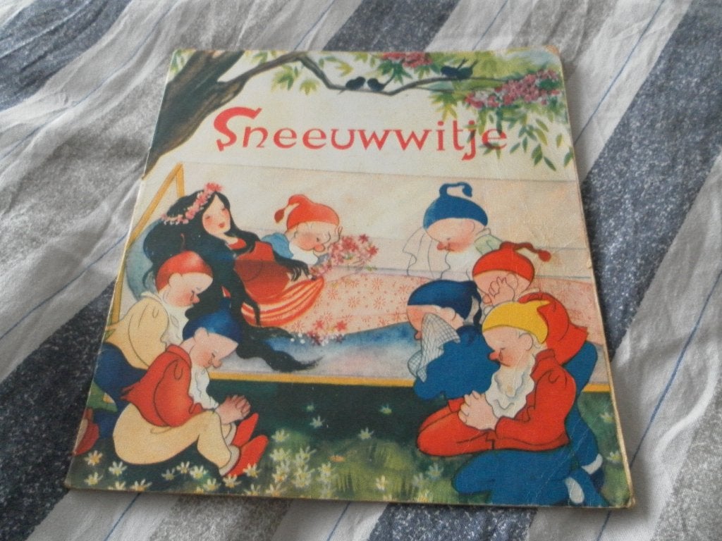 boek sneeuwwitje uit de 50er jaren, Ophalen of Verzenden, Zo goed als nieuw