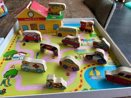 houten speelset, verkeer in de straat en stad , zgan, Kinderen en Baby's, Speelgoed | Houten speelgoed, Ophalen of Verzenden, Zo goed als nieuw