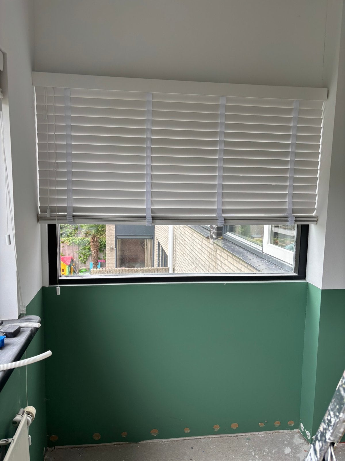Luxaflex jaloezieën wit 5cm breed met lint. 3 stuks, Ophalen, Gebruikt, Wit, Hout
