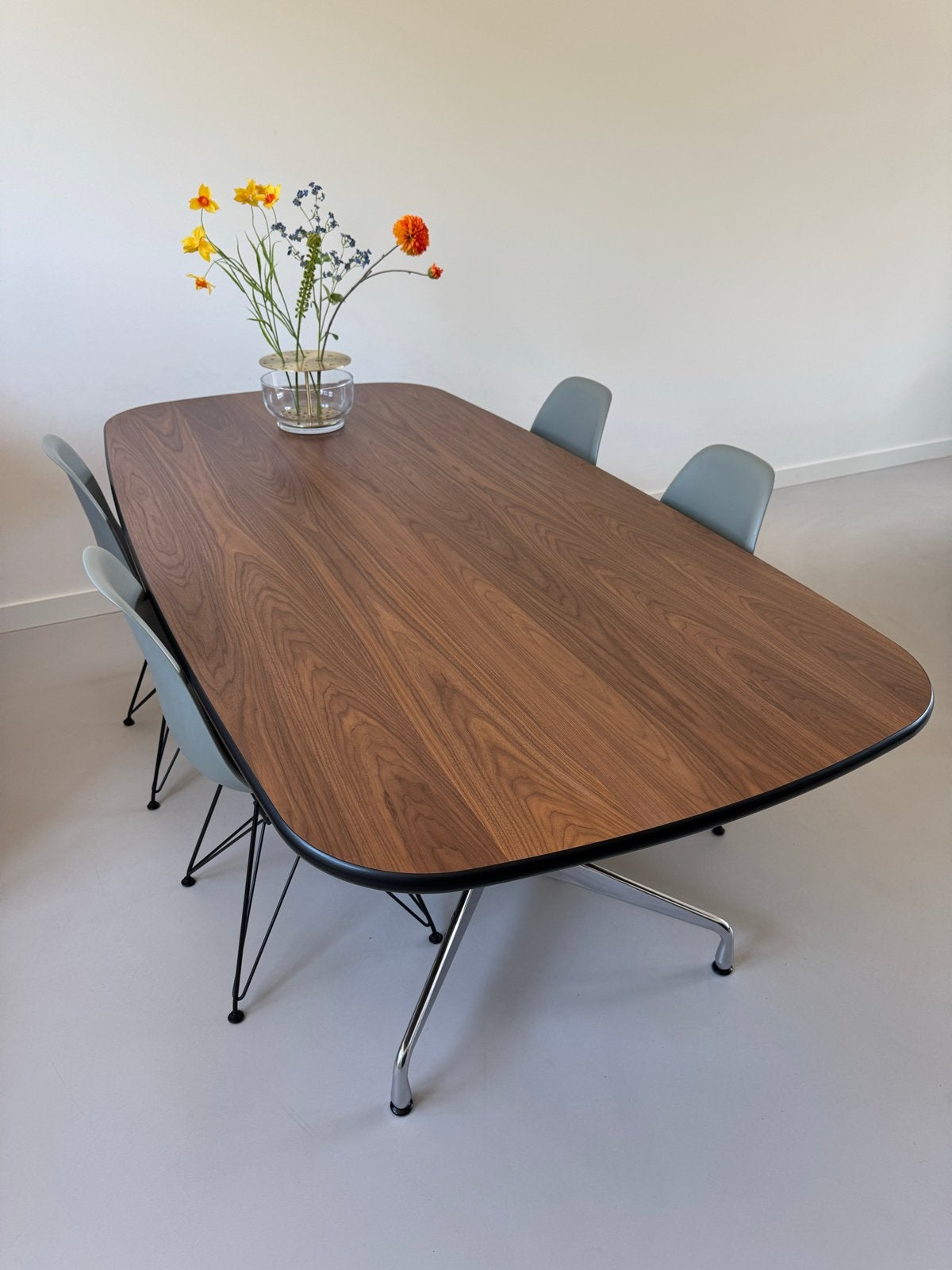 Vitra Eames Segmented Table tafel - Walnoot fineer, Ophalen, 100 tot 150 cm, 200 cm of meer, Zo goed als nieuw