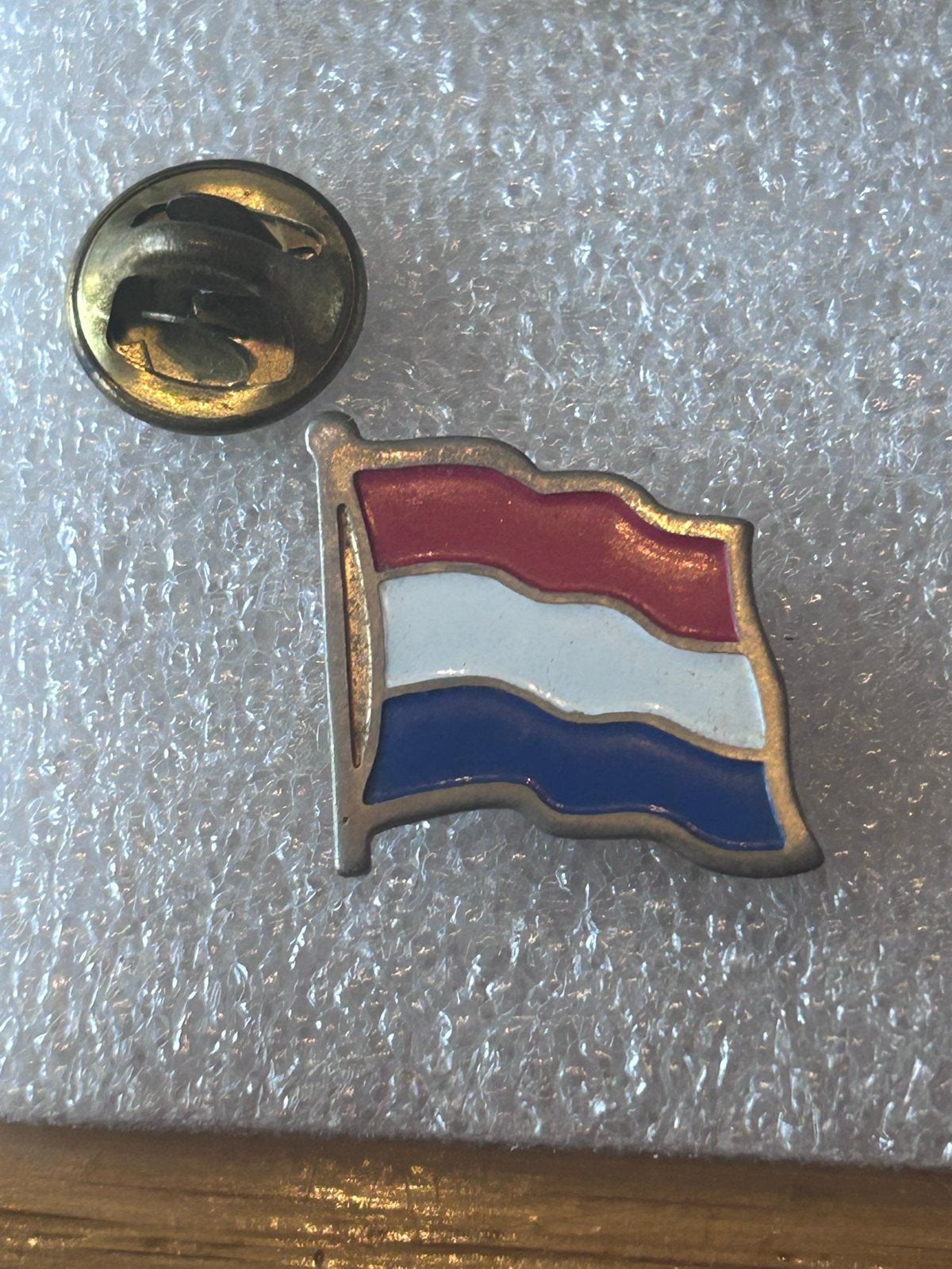 Nederlandse vlag pin, Ophalen of Verzenden, Gebruikt, Stad of Land, Speldje of Pin