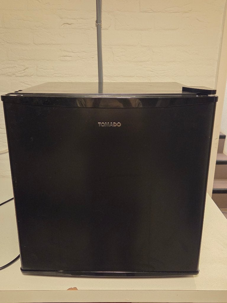 Tomado TFM4402B - Mini vriezer, Ophalen, Zo goed als nieuw, Minder dan 60 cm, Minder dan 85 cm