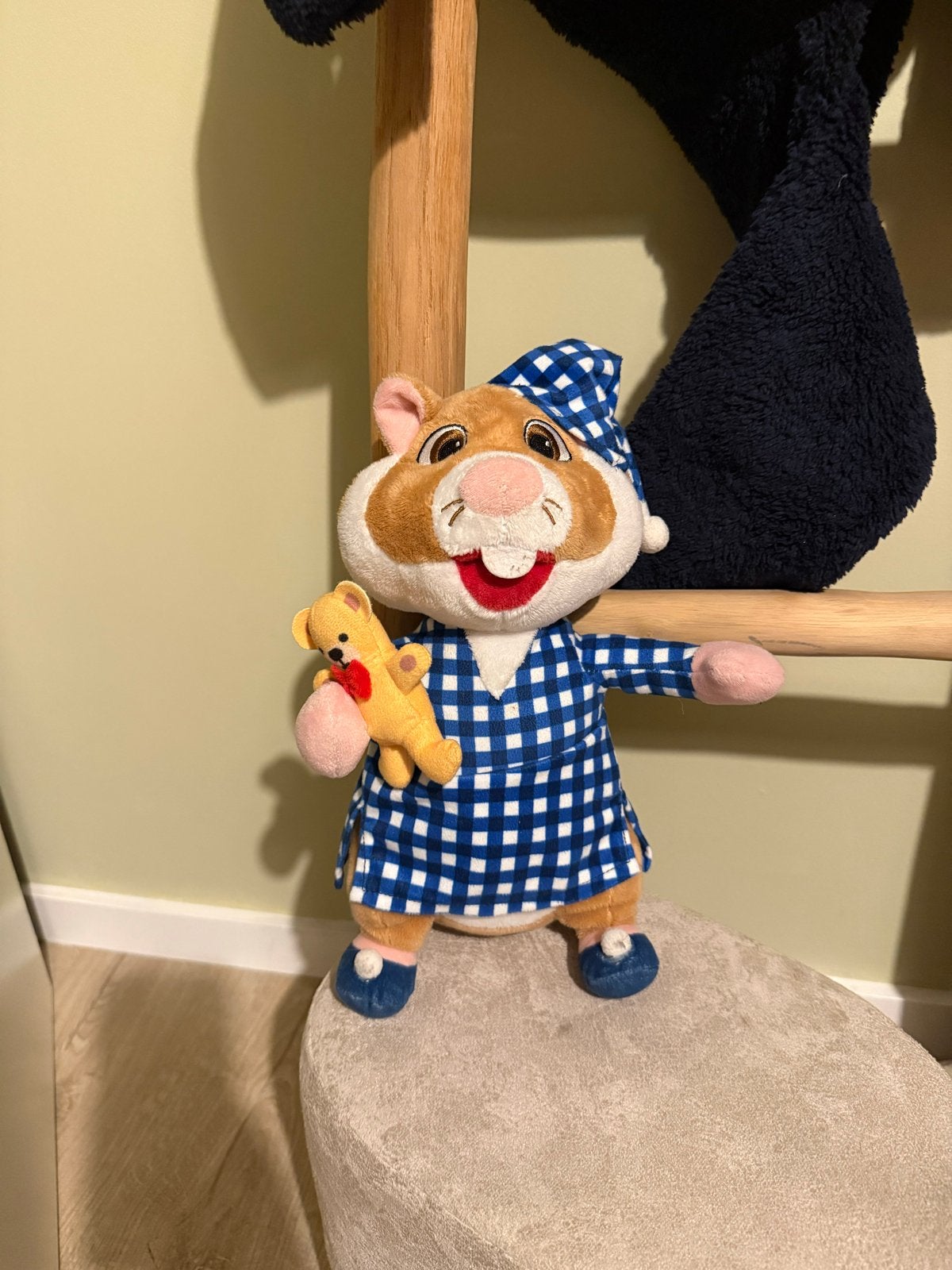 Albert Heijn Hamster in pyjama met knuffeltje, Albert Heijn, Hamster, Ophalen of Verzenden, Zo goed als nieuw