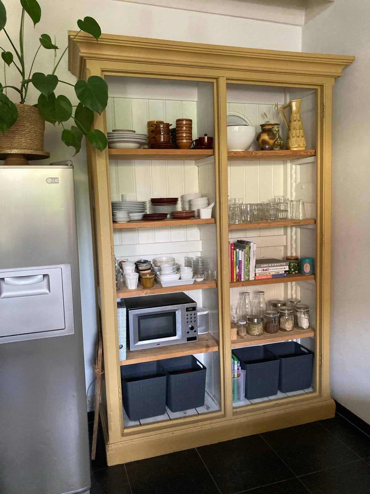 Prachtige okergouden open kloosterkast uit Roosendaal, Antiek en Kunst, Antiek | Meubels | Kasten, Ophalen of Verzenden