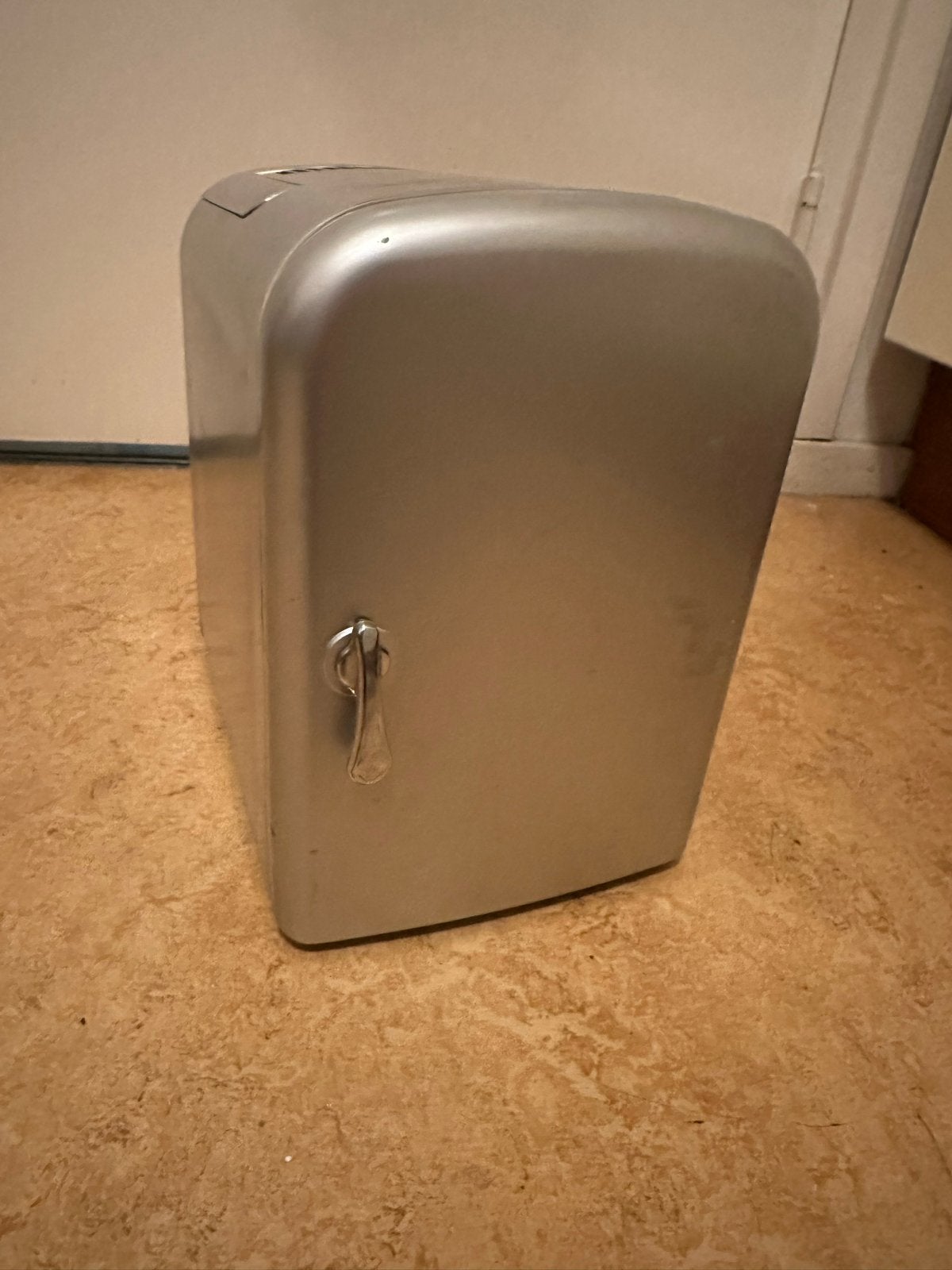 Compacte Mini-Koelkast LY0204-AC/DC - Auto & Thuis, Ophalen, Minder dan 75 liter, Zonder vriesvak, Gebruikt