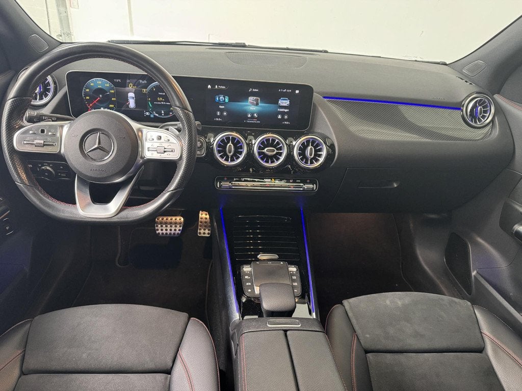 Mercedes-Benz GLA-klasse 200 Business Solution AMG | Trekhaa, Auto's, Mercedes-Benz, 4 cilinders, Met garantie (alle), Blauw, Leder en Stof