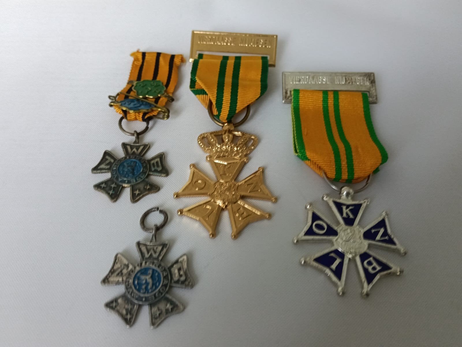 4 vierdaagse kruizen, Ophalen of Verzenden
