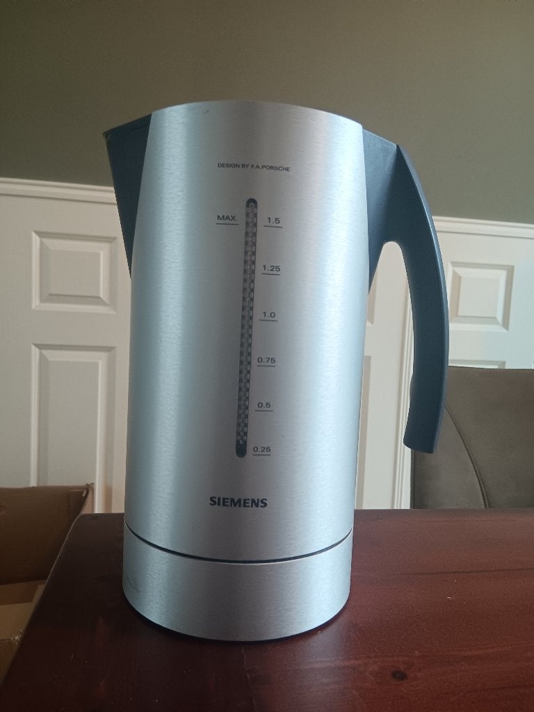 Siemens waterkoker - Design by F.A. Porsche, Witgoed en Apparatuur, Waterkokers, Gebruikt, 1 tot 2 liter, Draadloos, Rvs, Ophalen