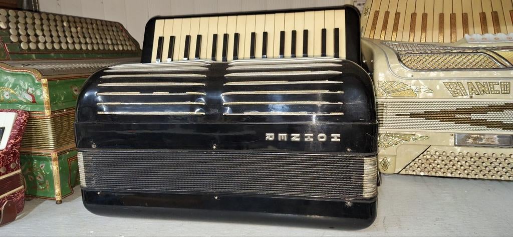 Hohner basaccordeon -  met riemen en koffer., Muziek en Instrumenten, Accordeons, Gebruikt, Met riemen, Overige formaten, Hohner