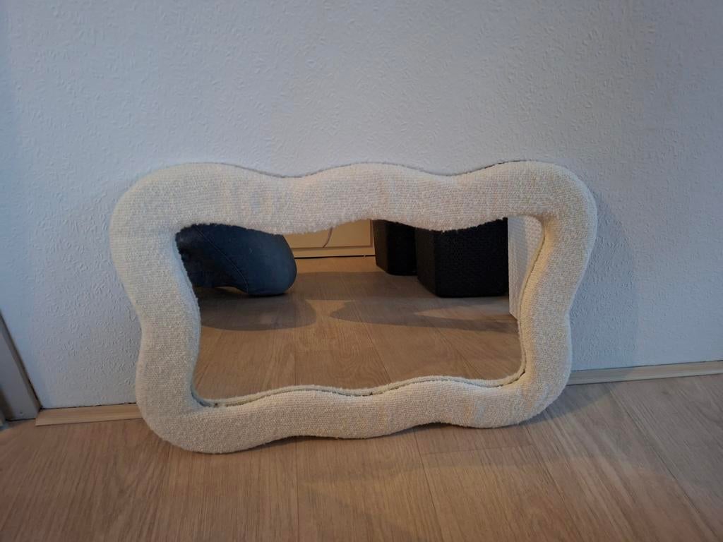 Spiegel organische vorm teddy stof,nieuw!, Ophalen, Minder dan 50 cm, Nieuw, Minder dan 100 cm