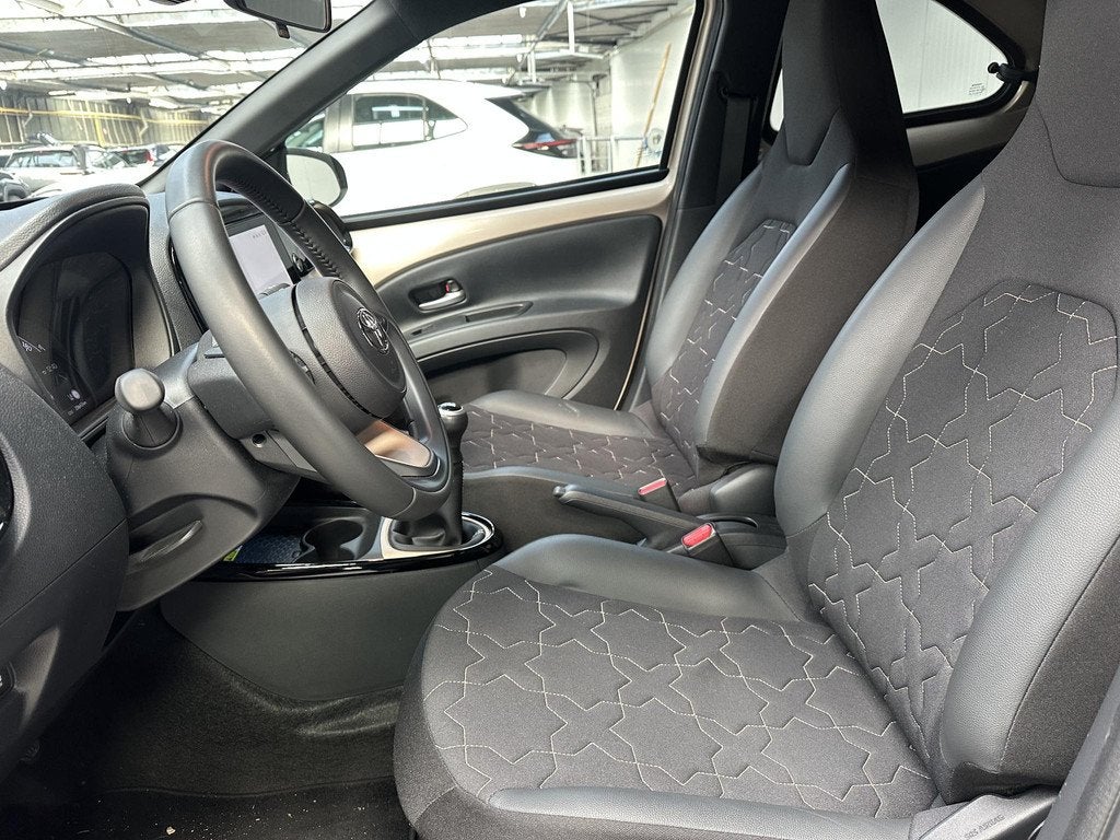 Toyota Aygo X 1.0 VVT-i MT Envy Zeer Luxe, 1e eigenaar, slec, Gebruikt, Euro 6, Bruin, 4 stoelen