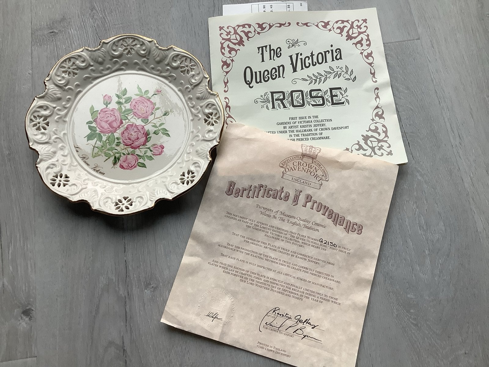 Crown Davenport Queen Victoria Rose sierbord, Ophalen of Verzenden