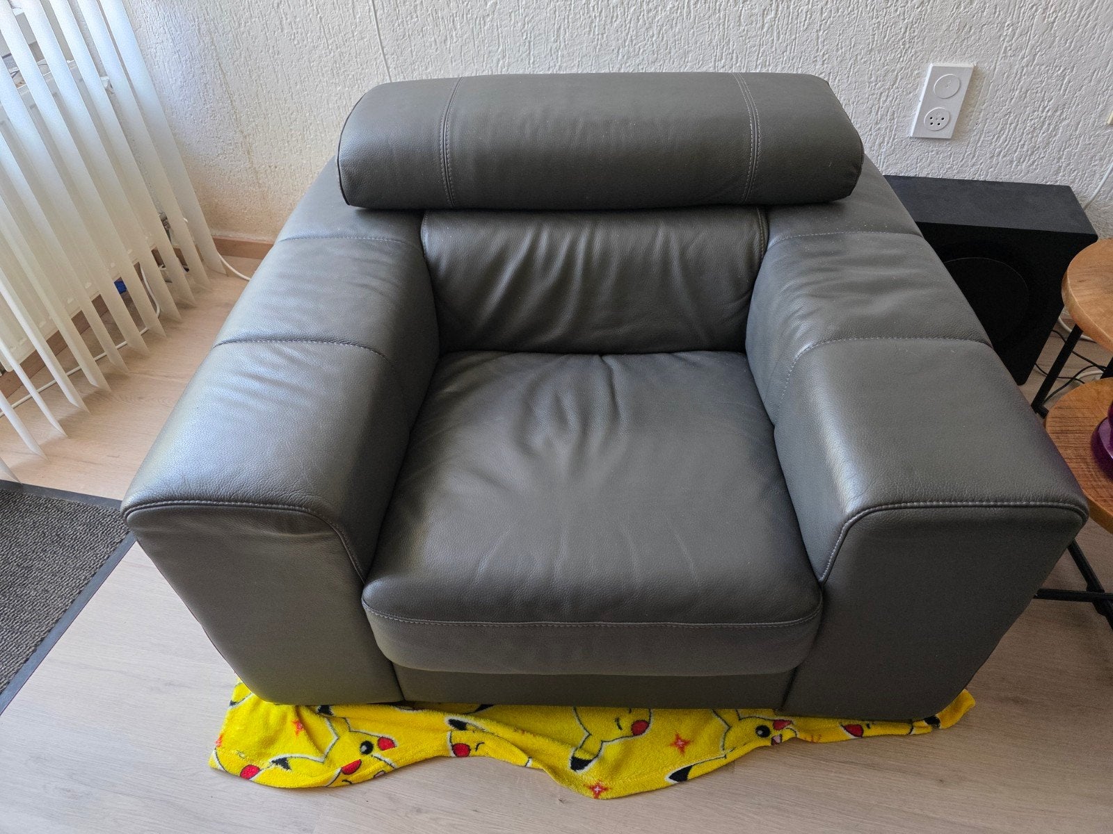 2 Grijs Lederen Fauteuils €50 per stuk in zeer goede staat ., Ophalen, Zo goed als nieuw, 75 tot 100 cm, 50 tot 75 cm