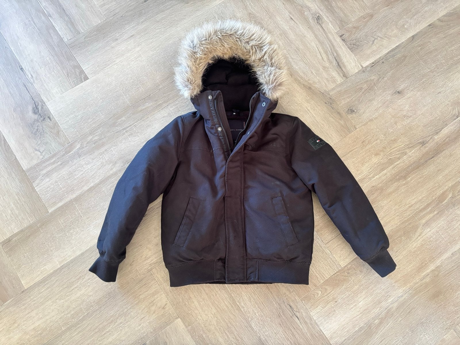 Tommy Hilfiger winterjas jongens maat 140 zwart, Ophalen, Zo goed als nieuw, Jongen, Jas