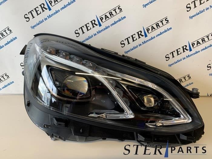 Koplamp rechts van een Mercedes E-Klasse, Auto-onderdelen, 12 maanden garantie, -, Nieuw, Ophalen of Verzenden