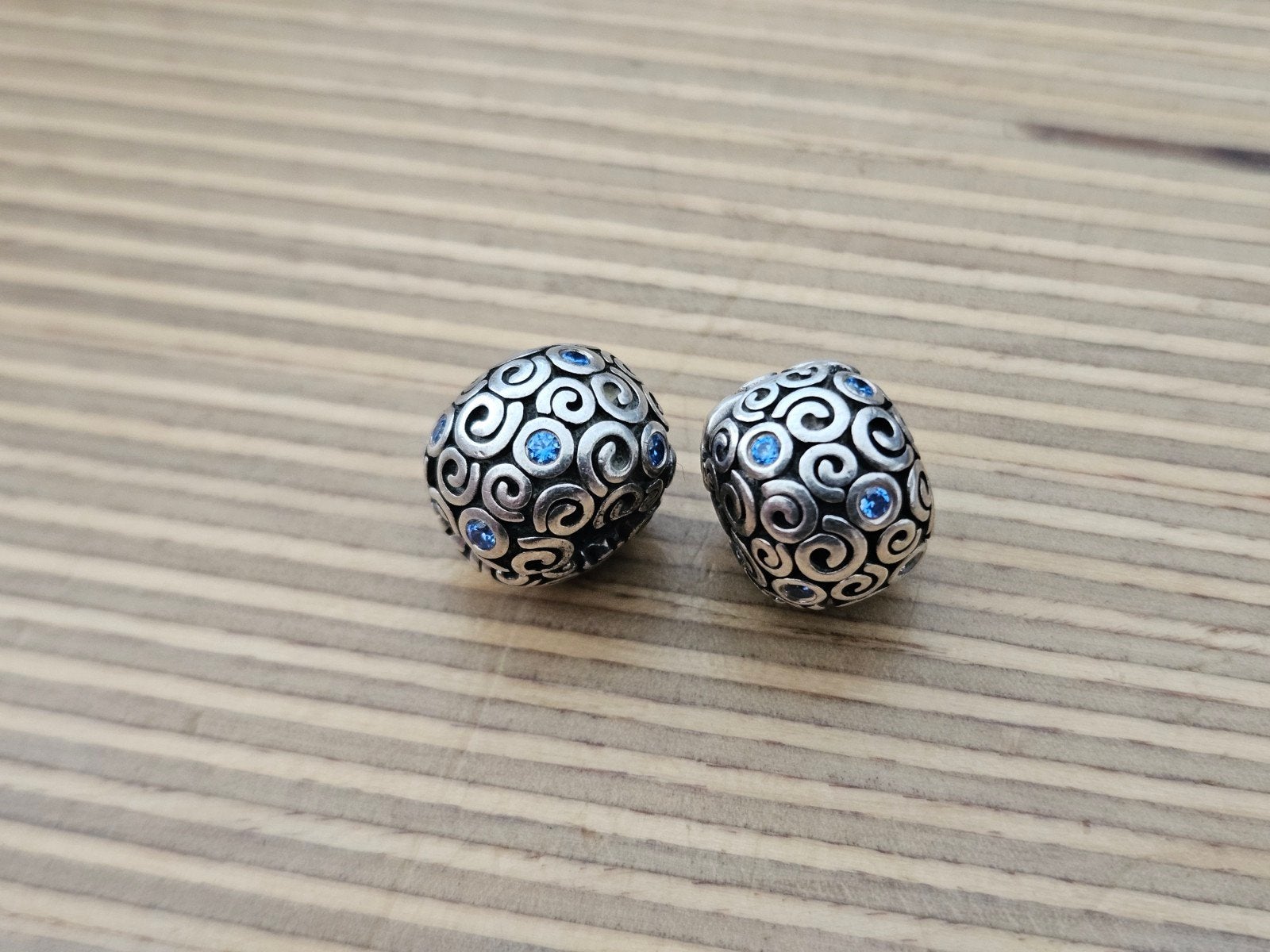 Pandora clips met blauwe zirkonia steentjes (set), Pandora, Ophalen of Verzenden, 2 of 3 bedels, Zilver