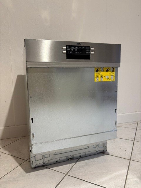 Vaatwasser / AEG, Ophalen, Zo goed als nieuw, Inbouw, Minder dan 85 cm