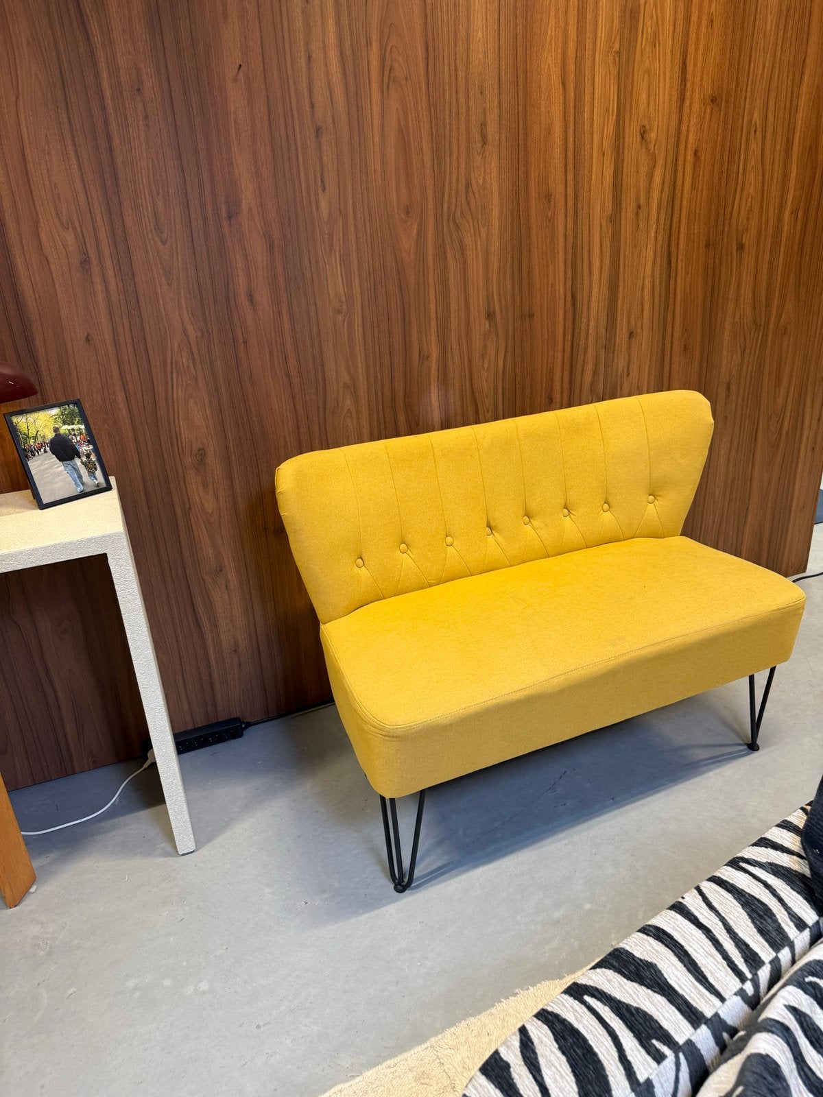 Gele tweepersoonsbank - enige gebruikssporen, Ophalen, 150 tot 200 cm, Tweepersoons, 75 tot 100 cm