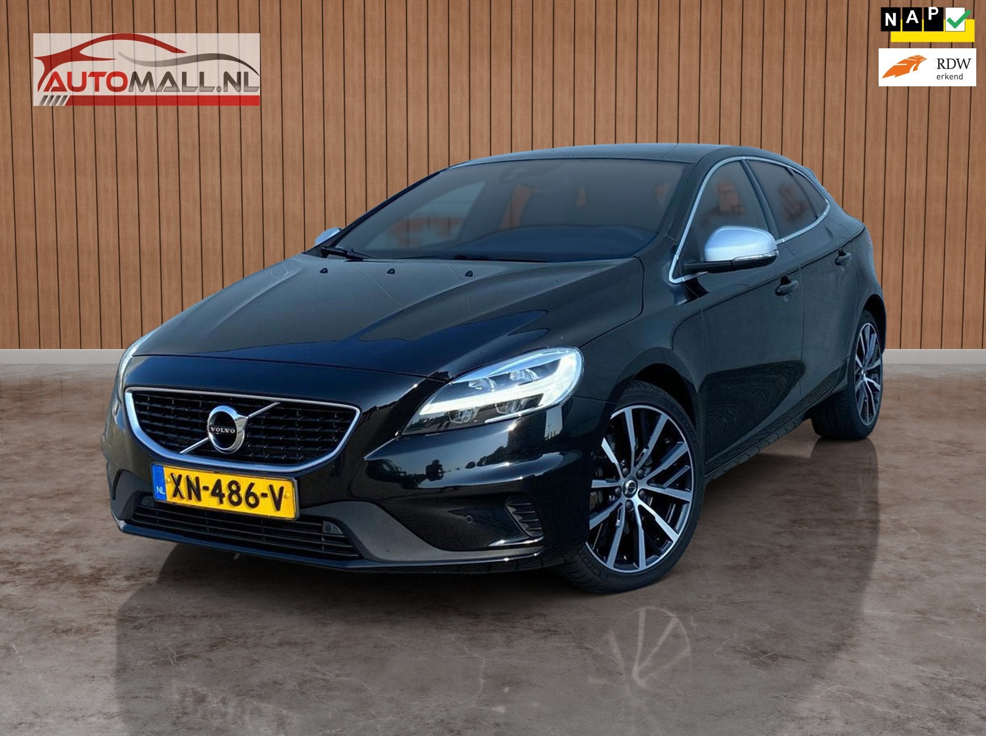 Volvo V40 1.5 T3 Polar+ Sport R Design I AUTOMAAT I PANORAMA, Auto's, Dealer onderhouden, Euro 6, 4 cilinders, 700 kg