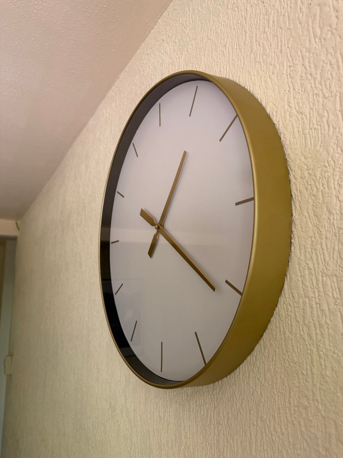 Moderne wandklok goud met wit - Stijlvol design, Ophalen, Goud, Wandklok, Analoog