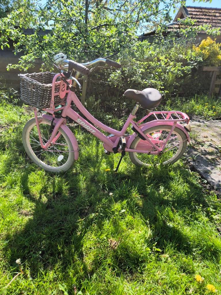 Spirit meisjesfiets 20 inch - Roze met mandje, Fietsen en Brommers, Fietsen | Meisjes, Ophalen, Terugtraprem, Gebruikt, Handrem