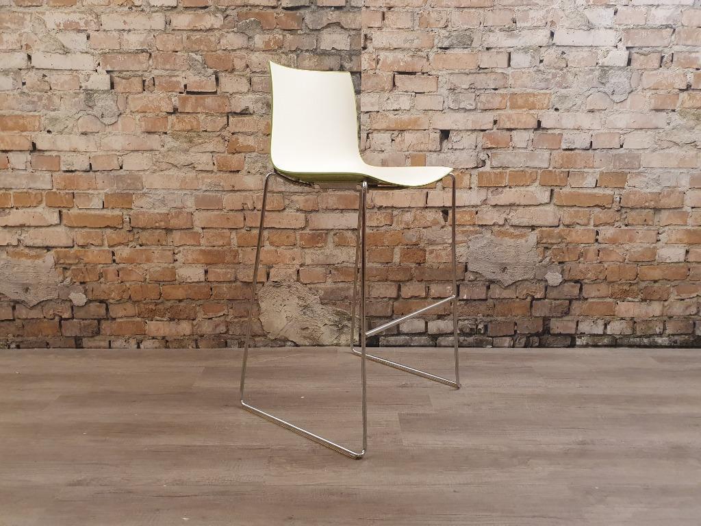 Arper Catifa 46 Bar Stool Sled groen/wit bij TheReSales, Huis en Inrichting, Barkrukken, Ophalen of Verzenden, Zo goed als nieuw