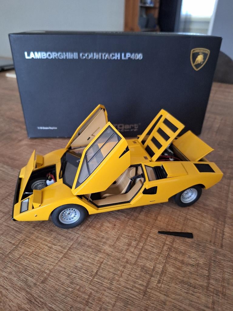 Autoart Signature 1/18 Lamborghini Countach LP400 geel MIB, Ophalen of Verzenden, Zo goed als nieuw, Auto, Autoart