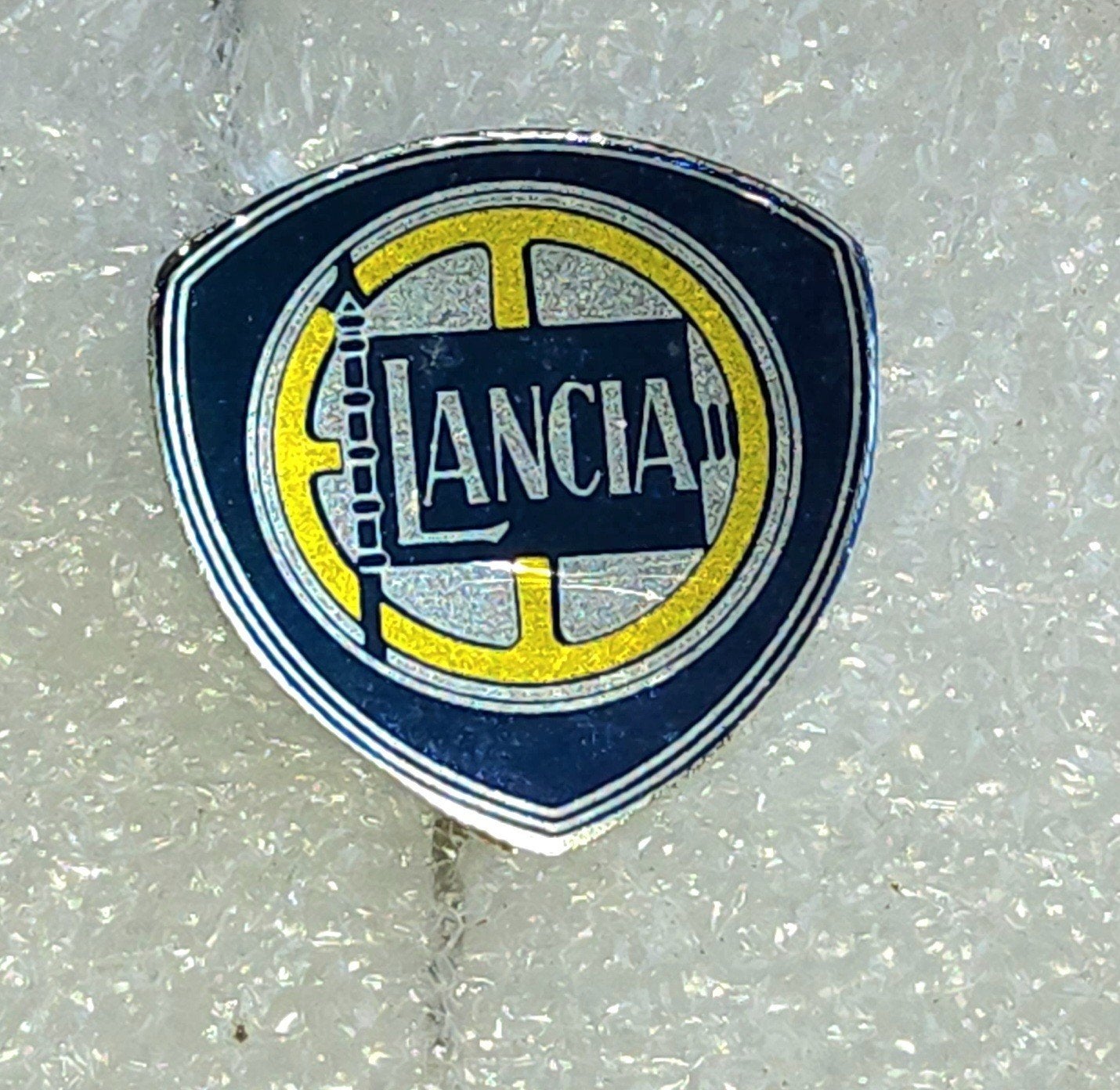 Vintage Lancia Speldje - Auto Merk, Ophalen of Verzenden, Gebruikt, Overige onderwerpen, Speldje of Pin
