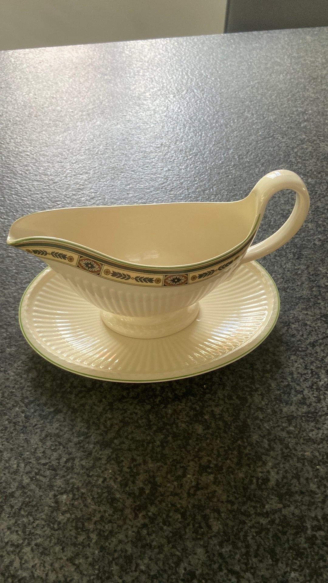 Sauskom Wedgewood Queen’s Ware Carlton 1996, Antiek en Kunst, Ophalen