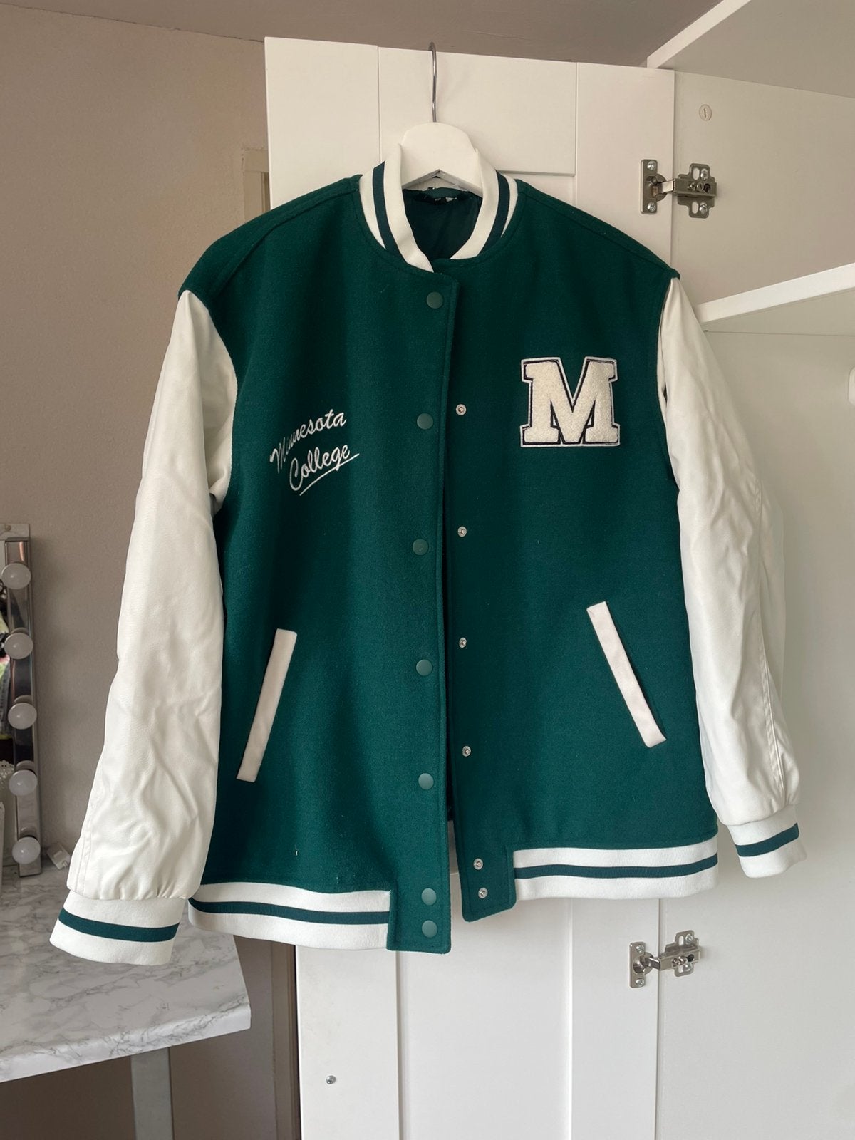 Baseball jas groen met créme maat xs h&m, Ophalen of Verzenden, Zo goed als nieuw, Maat 34 (XS) of kleiner, Groen