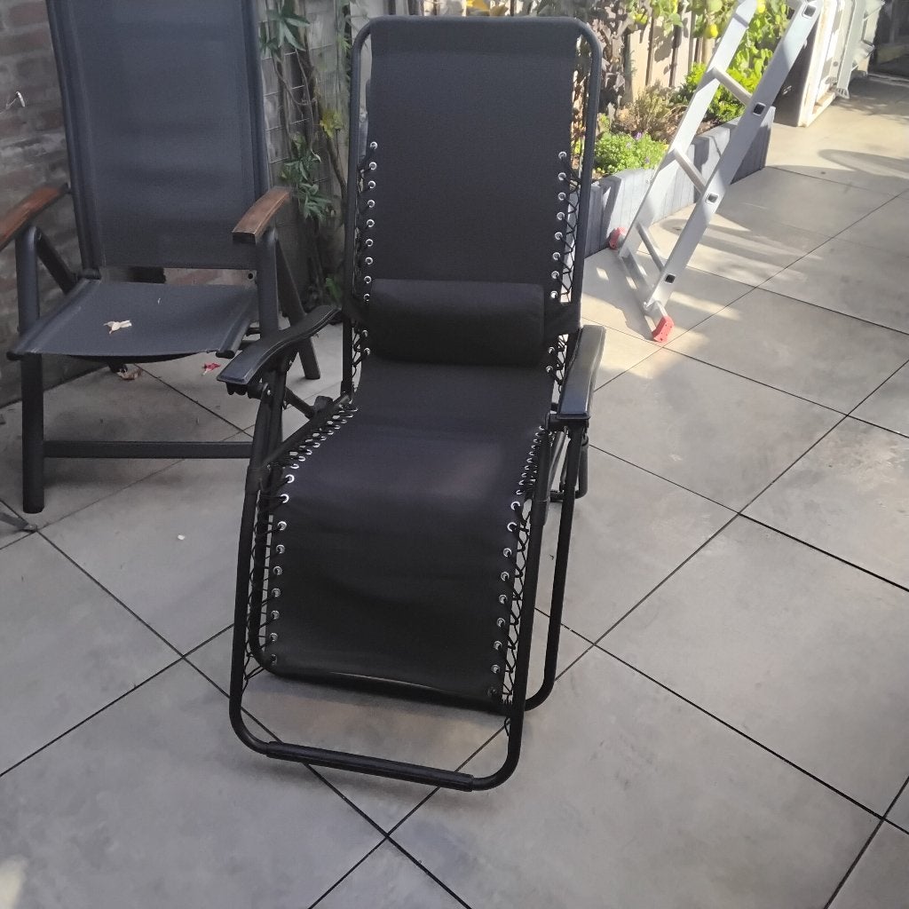 Te koop twee ligstoelen, Tuin en Terras, Ophalen, Gebruikt, Metaal, Inklapbaar