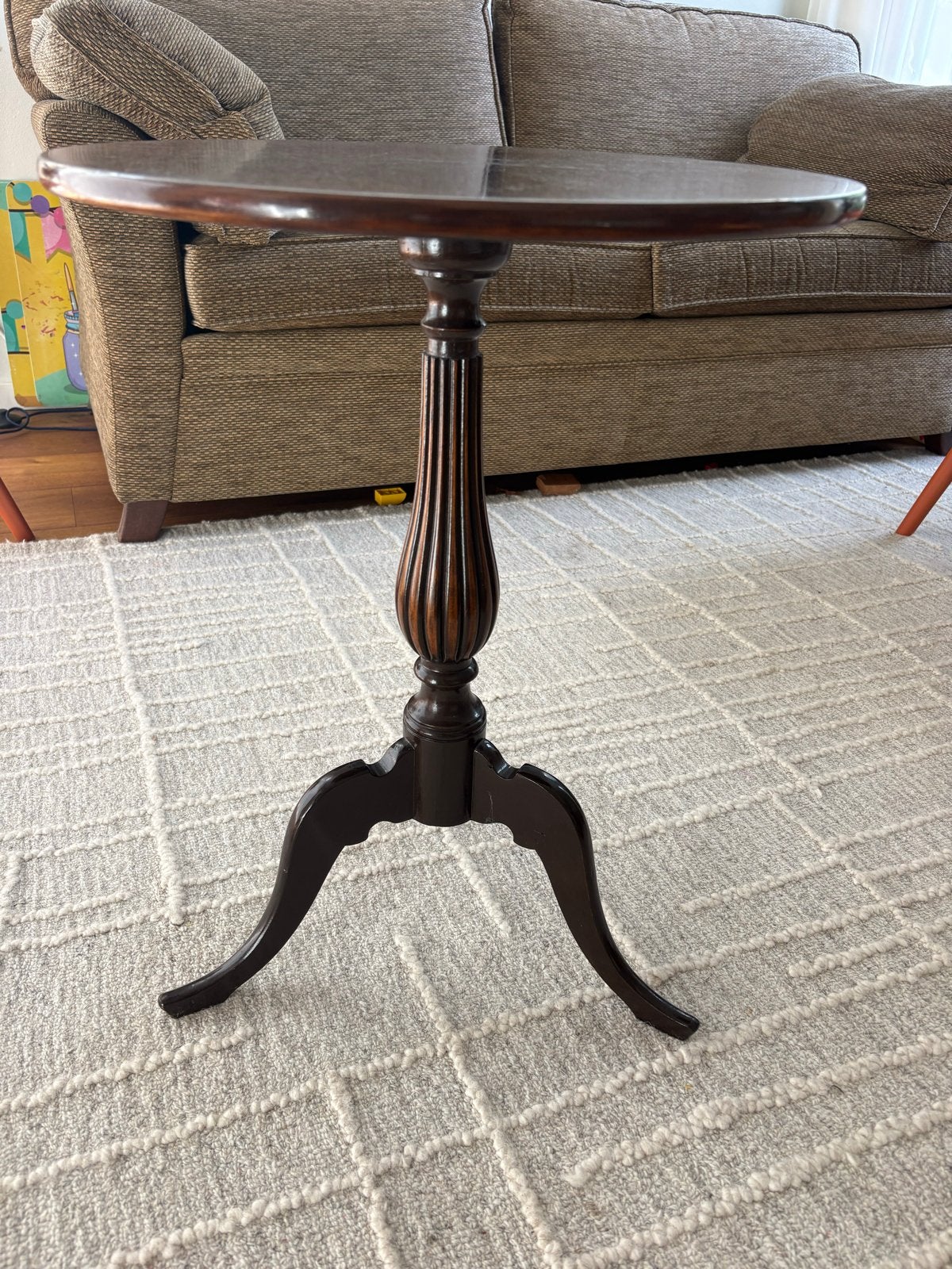 Antieke bijzettafel van donker hout, Verzenden