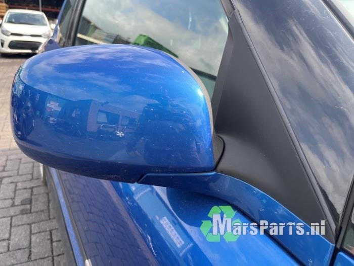 Buitenspiegel rechts van een Suzuki Swift