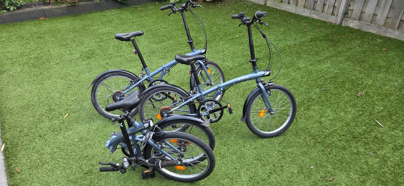 B'Twin vouwfietsen (2x) - Ideaal voor camping/woon-werkverke, Fietsen en Brommers, 20 inch of meer, Gebruikt, Velgrem, Versnellingen