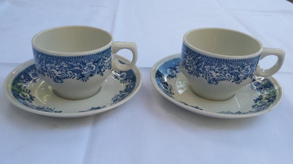 Villeroy & Boch Balmoral - 2 blauwe kop en schotels, Huis en Inrichting, Keuken | Servies, Zo goed als nieuw, Kop(pen) en/of Schotel(s)