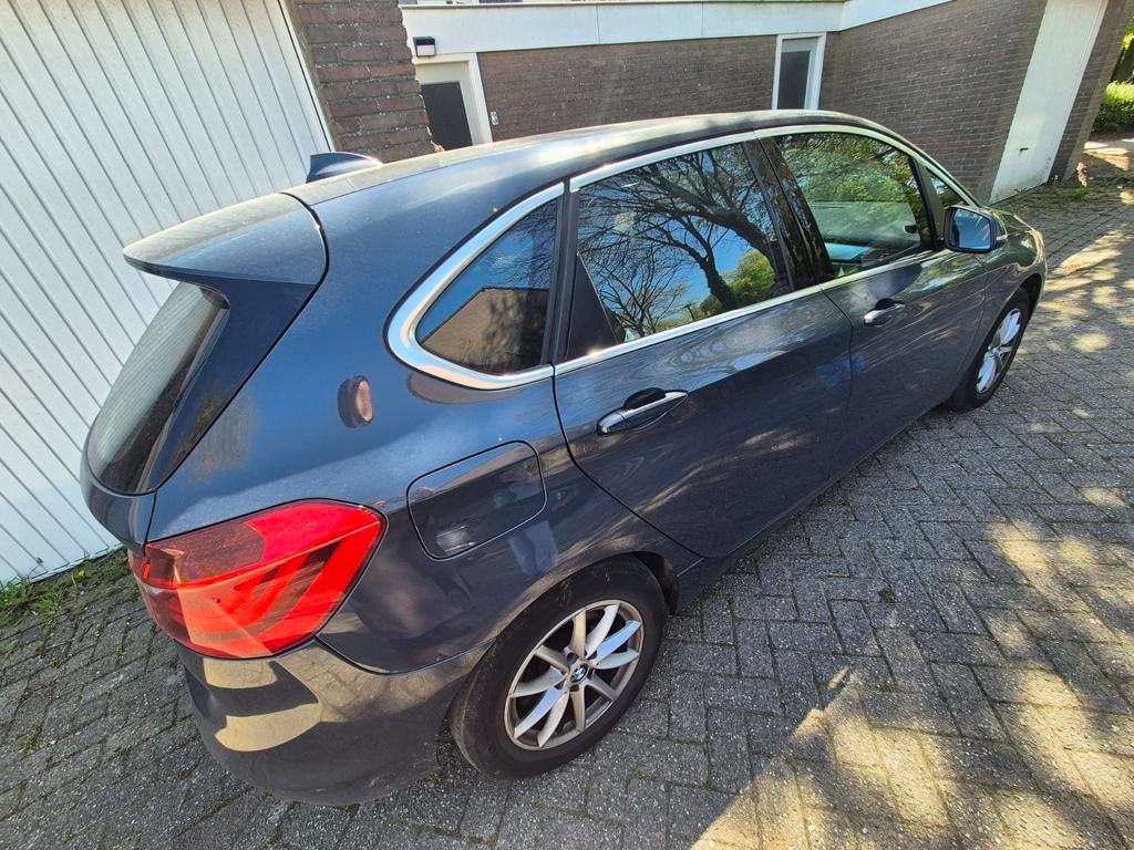 BMW 2-Serie Active Tourer 216d 116pk Aut 2017 Grijs, Auto's, BMW, 1370 kg, Origineel Nederlands, Diesel, Particulier