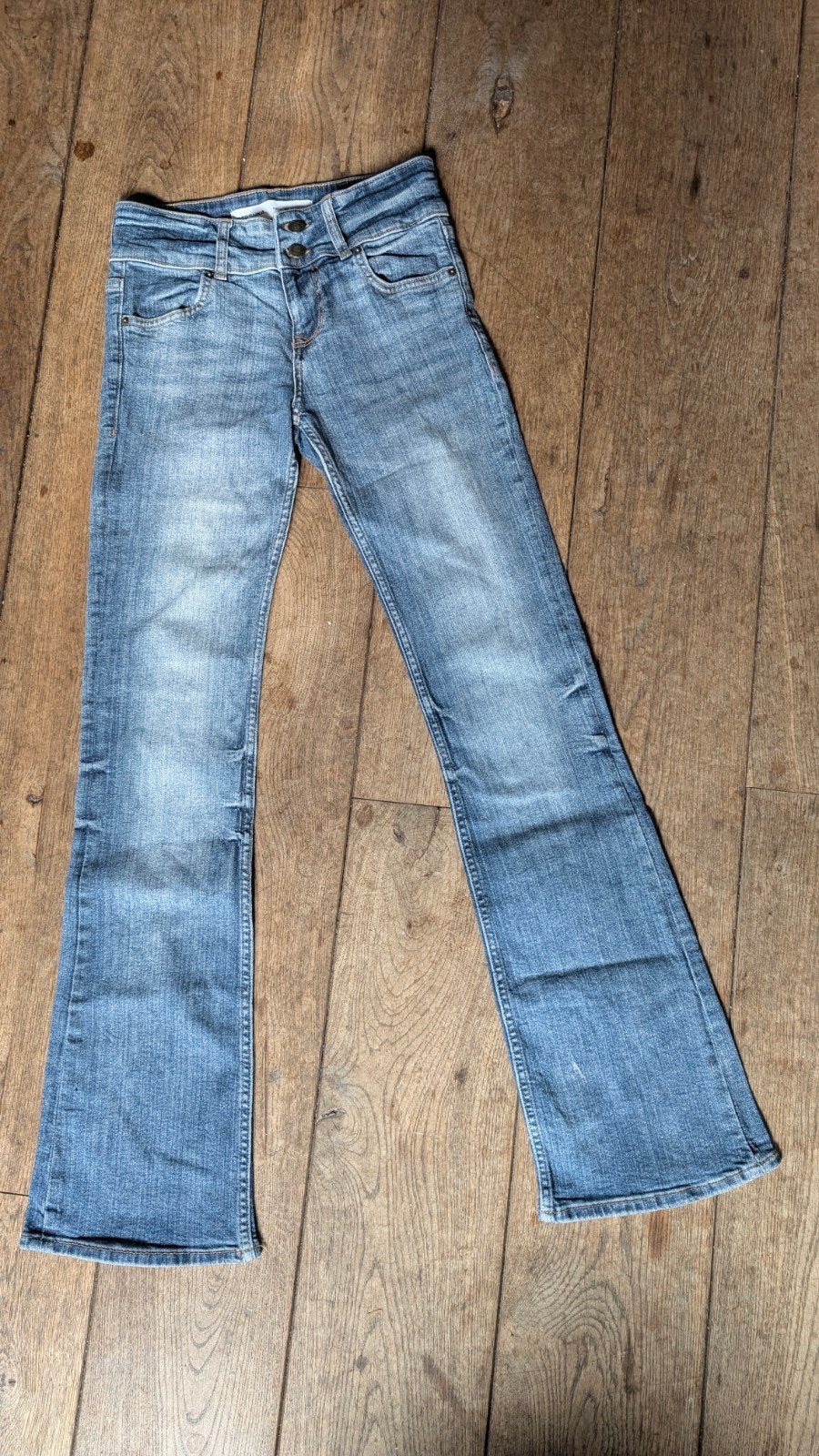 Bershka flared jeans maat W27 (confectie 34), Blauw, Zo goed als nieuw, W27 (confectie 34) of kleiner, Bershka