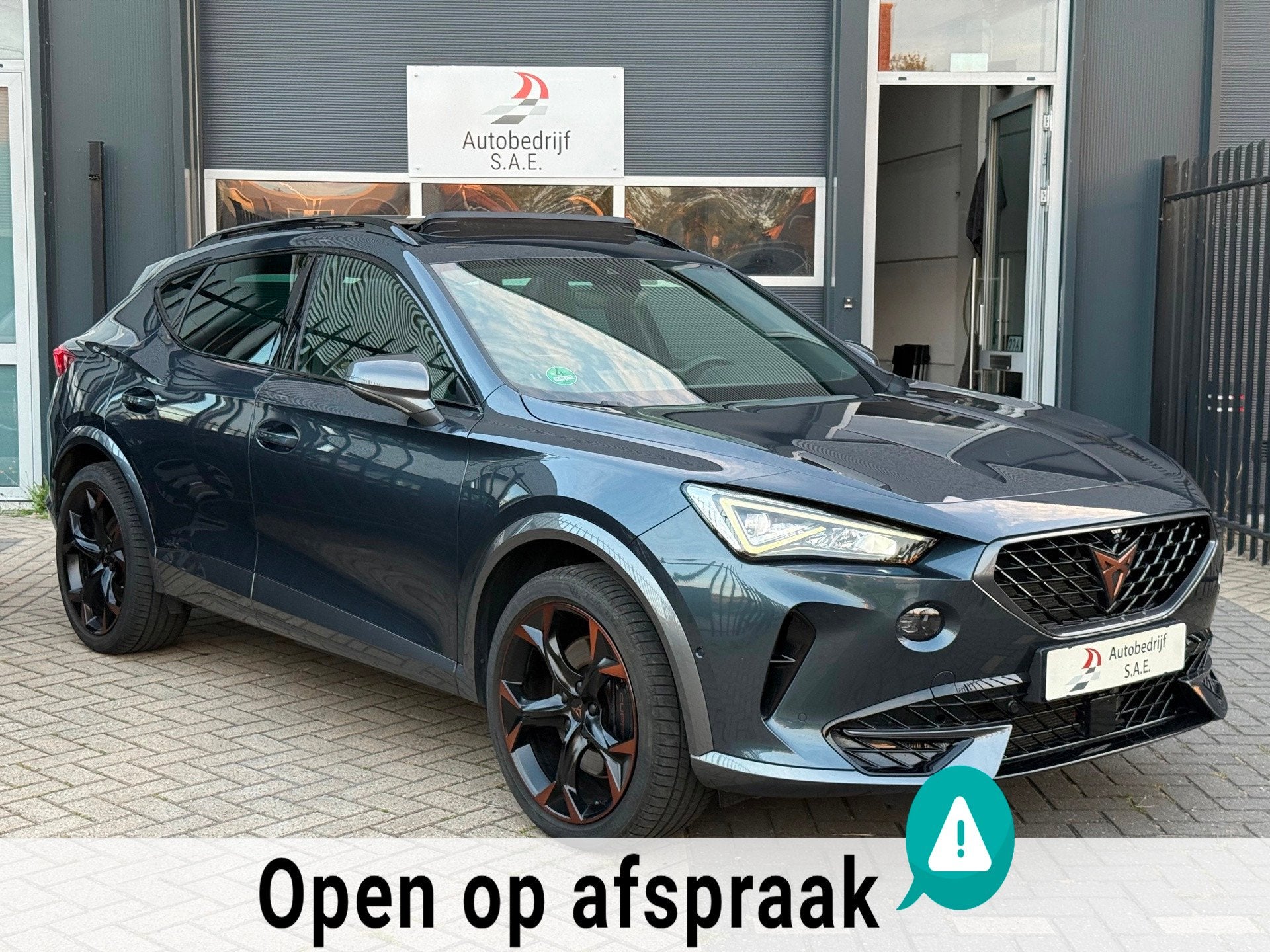 Cupra Formentor 1.4 e-Hybrid VZ Copper Edition 360 PANO MEMO, Auto's, Dealer onderhouden, Gebruikt, Euro 6, 4 cilinders