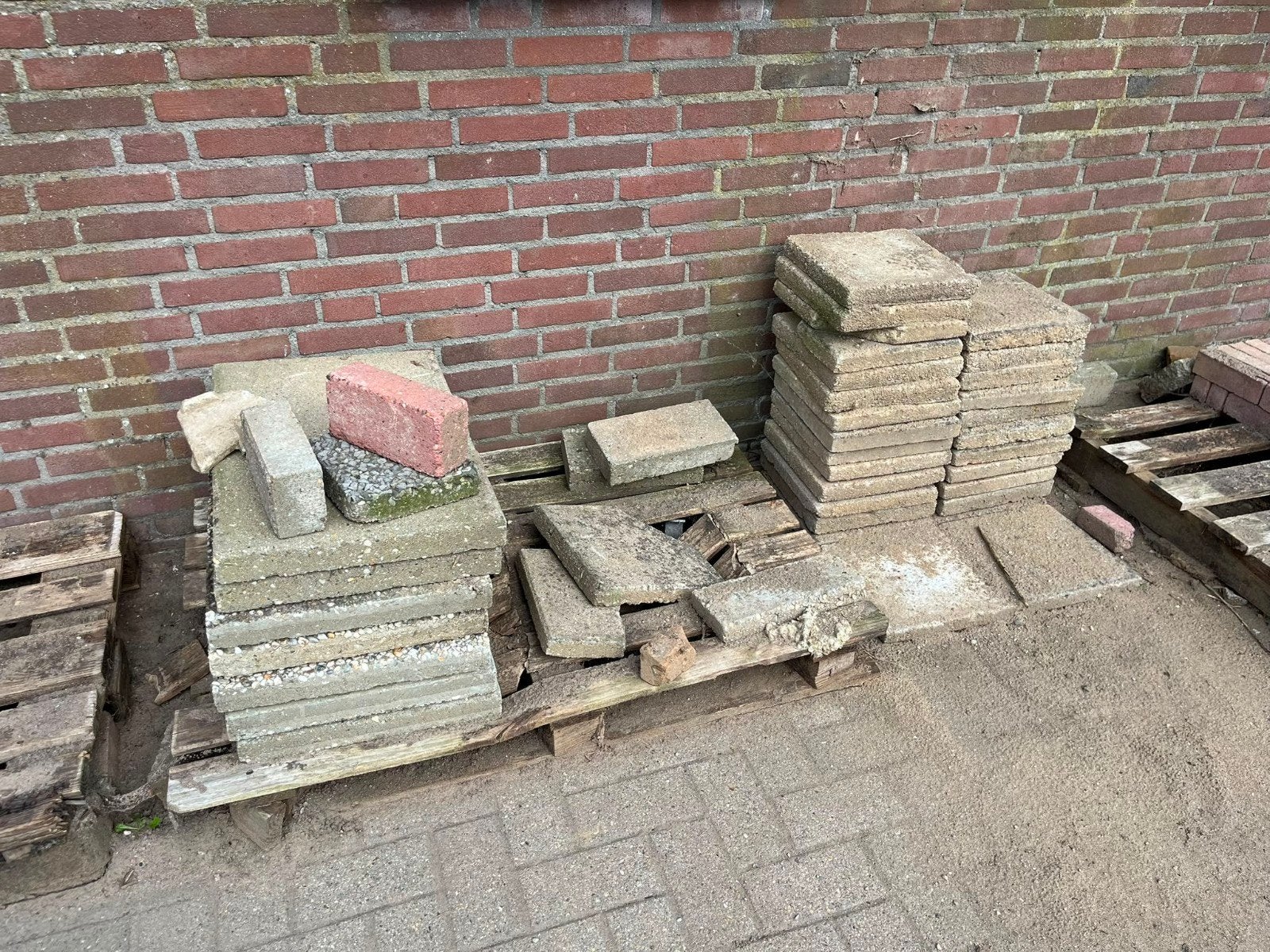 Restpartij terrastegels opsluitbanden koppelstenen klinkers, Ophalen, Gebruikt, Beton, Klinkers