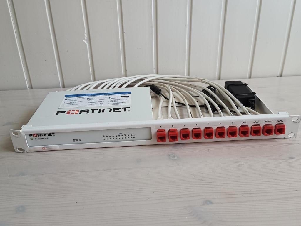 FortiGate 60F-Fortigate 60E- Fortinet FortiSwitch 124E FPOE, Ophalen of Verzenden, Gebruikt, Router, Fortinet Fortigate