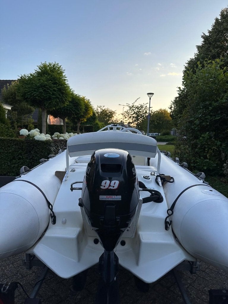 Zodiac Yachtline 380 met Suzuki 9.9 PK en Pega trailer, Watersport en Boten, Rubberboten, Gebruikt, 4 m, Peddels, 10 pk