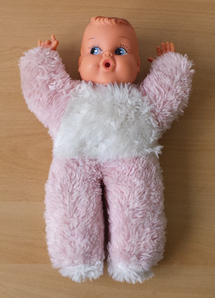 Duimende Babypop met Stoffen Lijfje - vintage, Verzamelen, Gebruikt, Ophalen of Verzenden, Nvt, Babypop