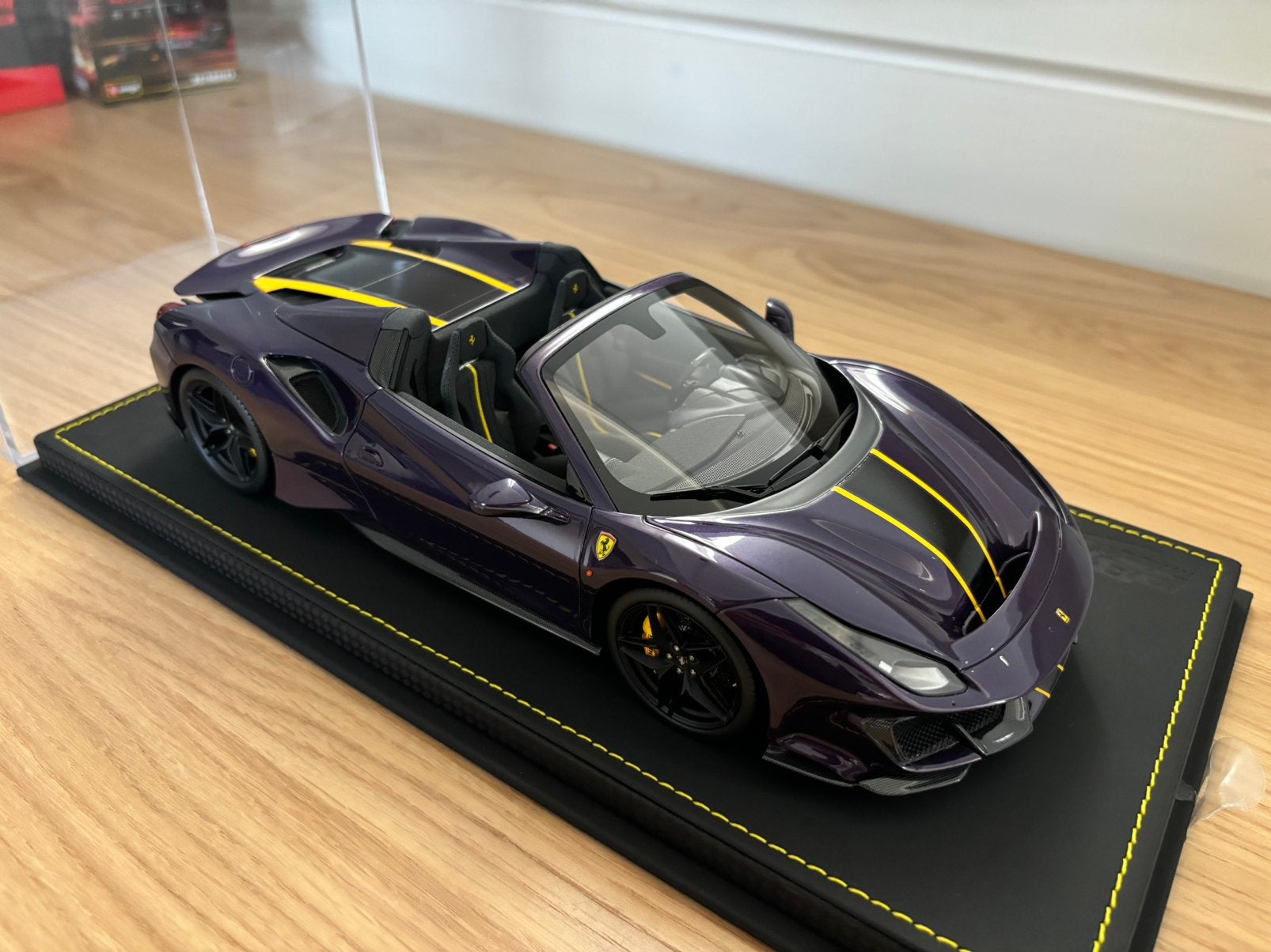 Ferrari 488 Pista Spider Hong Kong Violet (limited 6/24) BBR, Hobby en Vrije tijd, Modelauto's | 1:18, Ophalen of Verzenden, Zo goed als nieuw