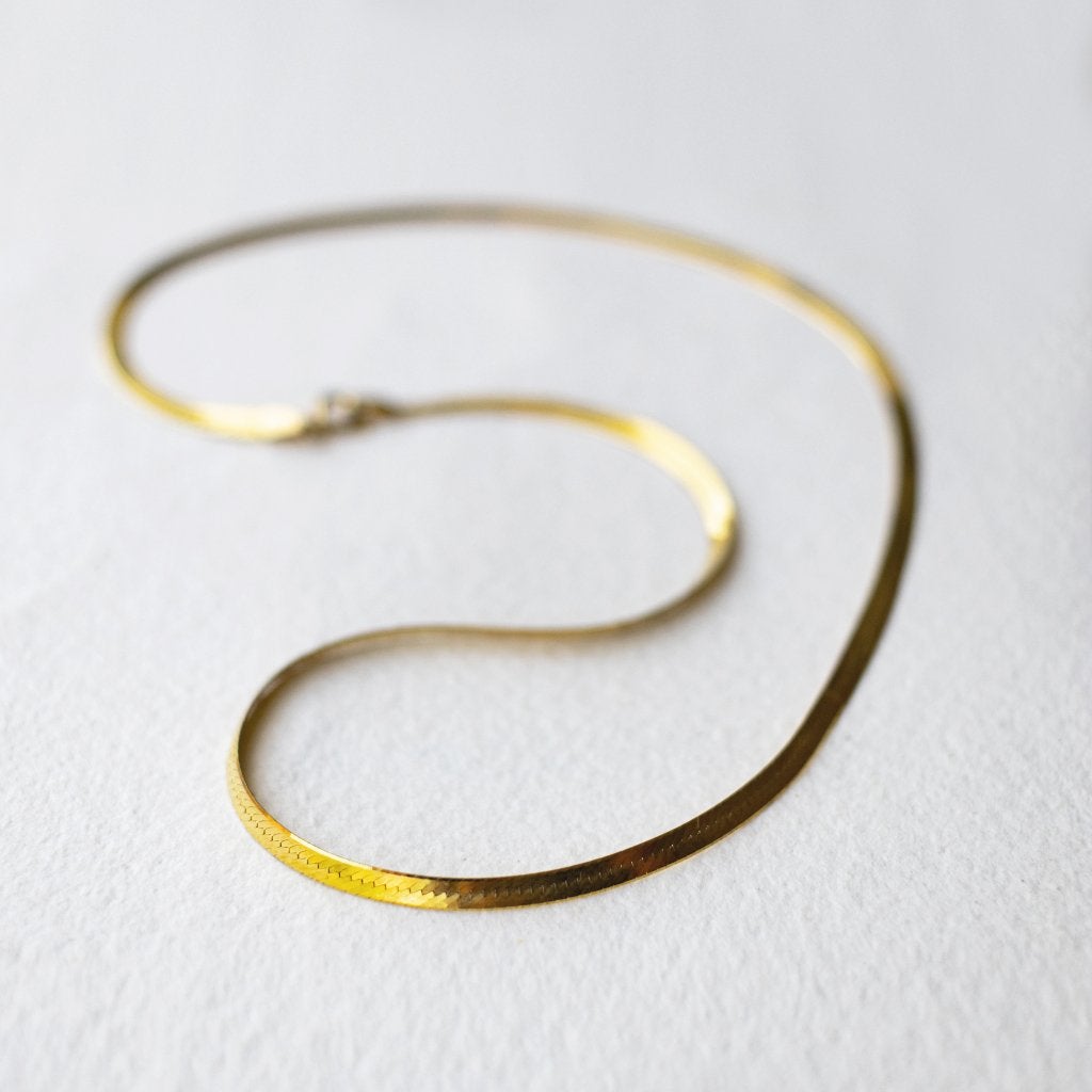 Vintage 9 Karaat Gouden ketting platte visgraat schakel, Sieraden, Tassen en Uiterlijk, Kettingen, Ophalen of Verzenden, Zo goed als nieuw