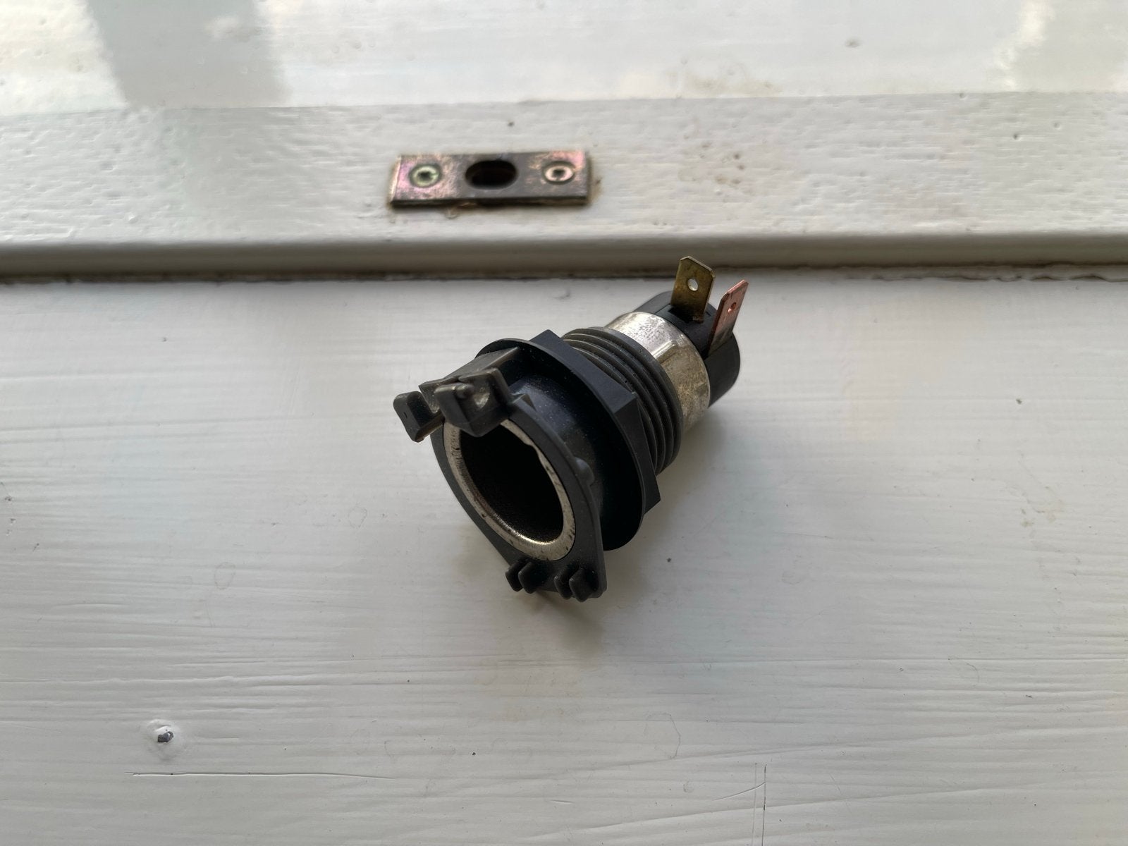 Volvo V70 12V aansluiting / stopcontact kofferbak, Ophalen of Verzenden, Gebruikt, Volvo