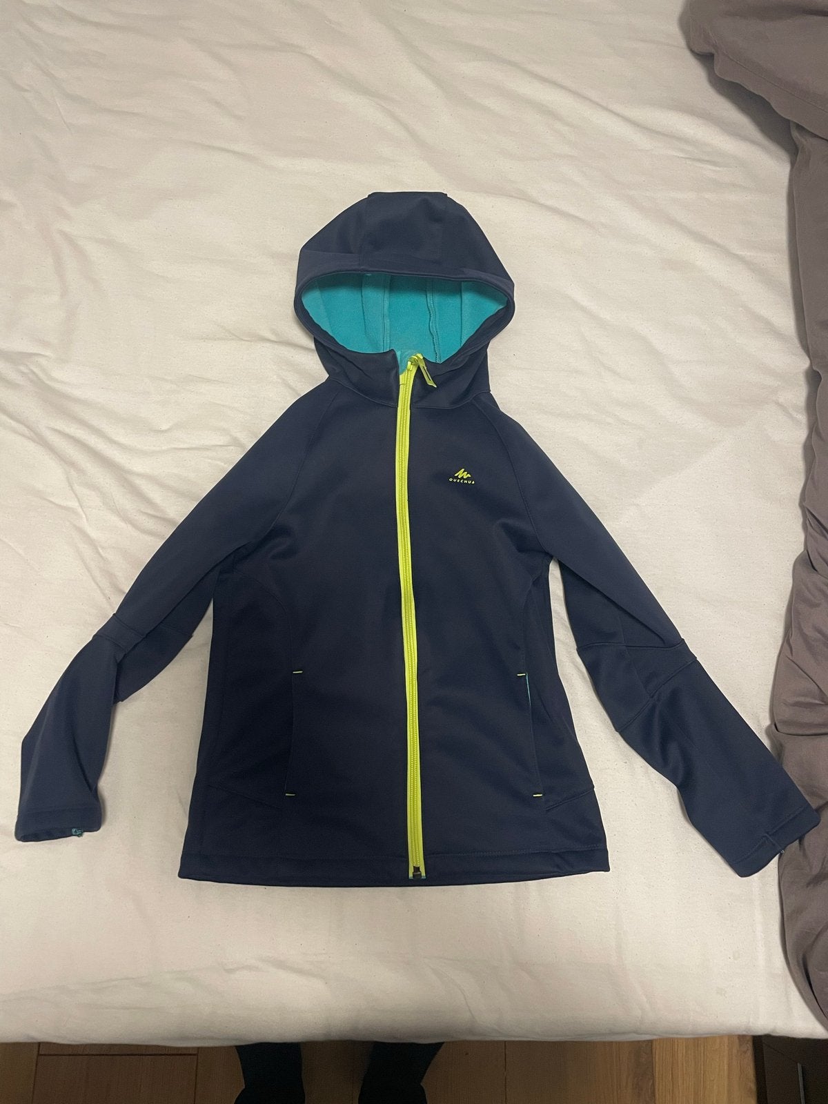 Quechua Kinder Softshell Jas - Blauw/Groen (5-6 jaar), Kinderen en Baby's, Verzenden, Gebruikt, Jongen of Meisje